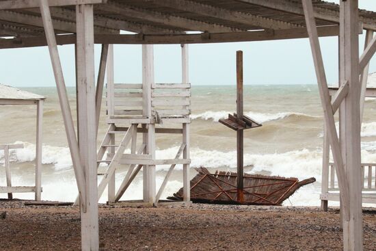 Шторм в Евпатории