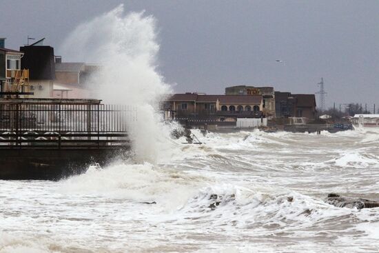 Шторм в Евпатории