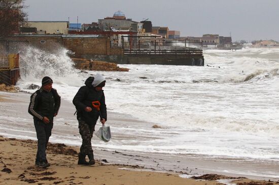 Шторм в Евпатории