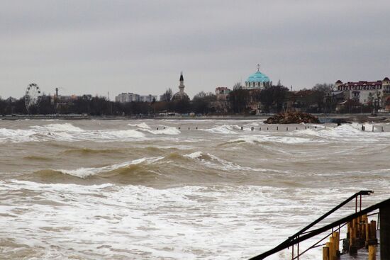 Шторм в Евпатории
