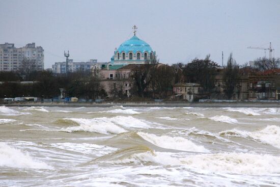 Шторм в Евпатории