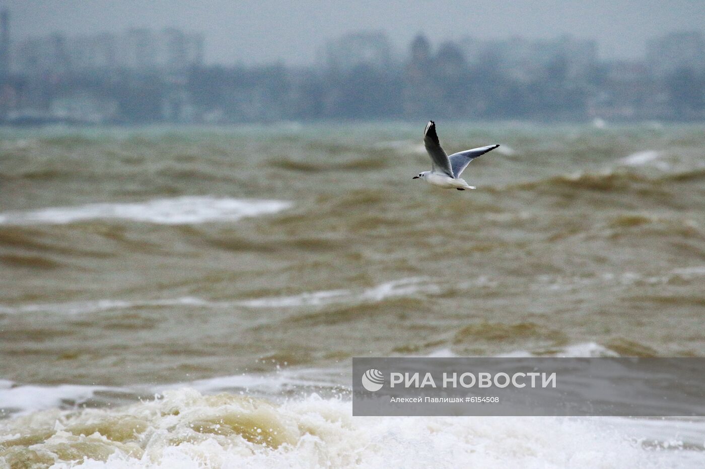 Шторм в Евпатории