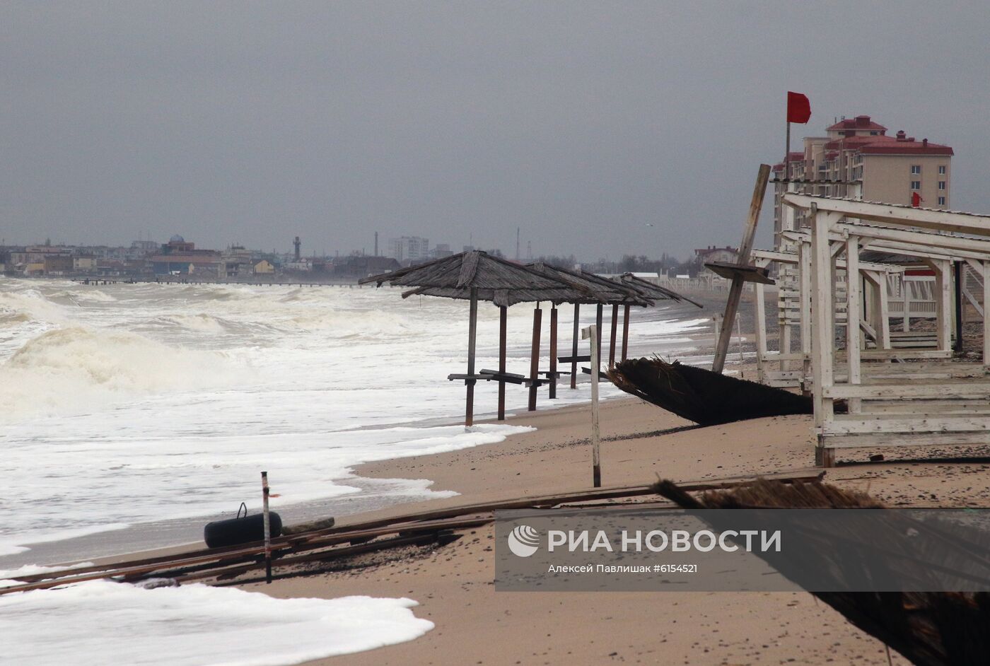 Шторм в Евпатории