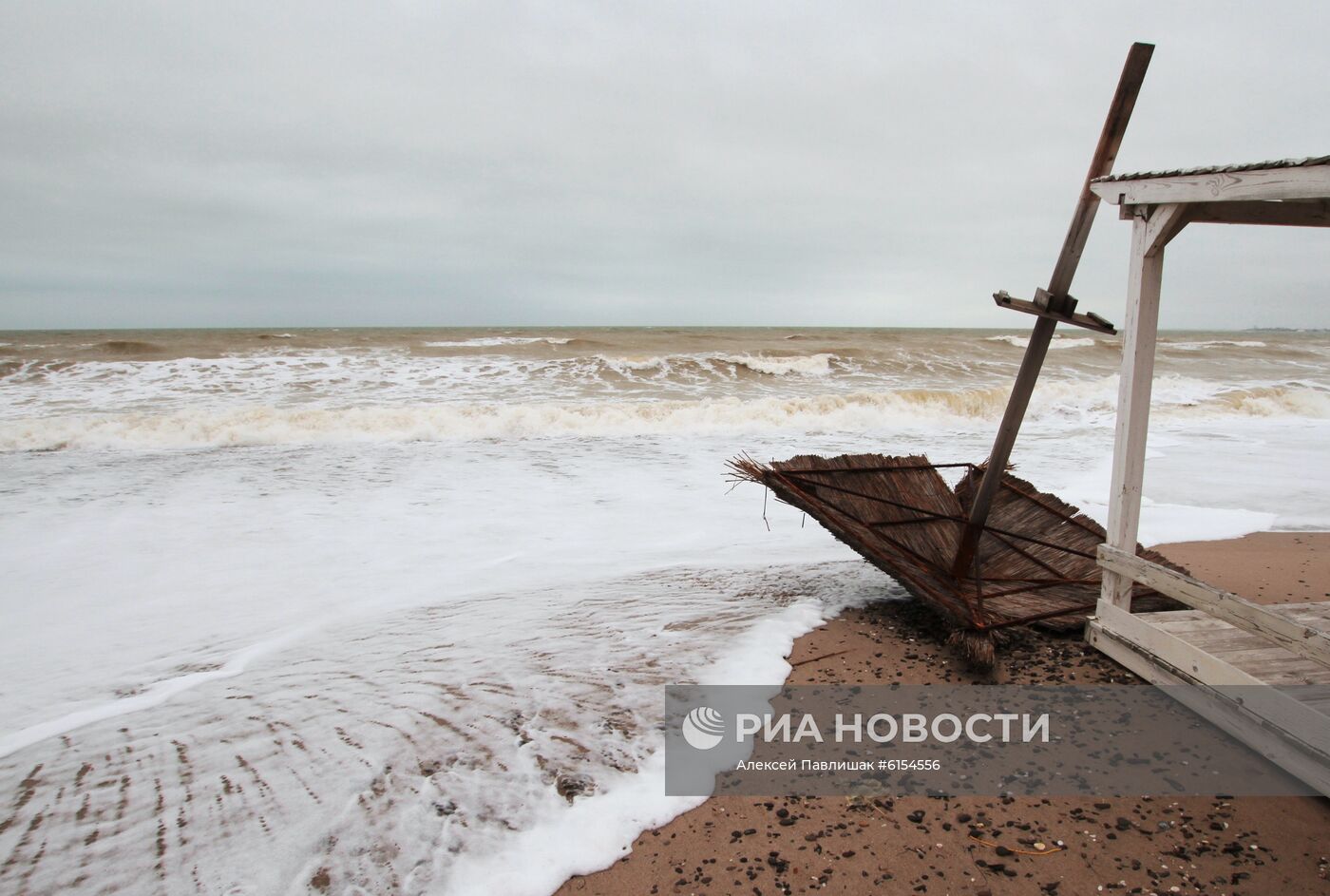 Шторм в Евпатории