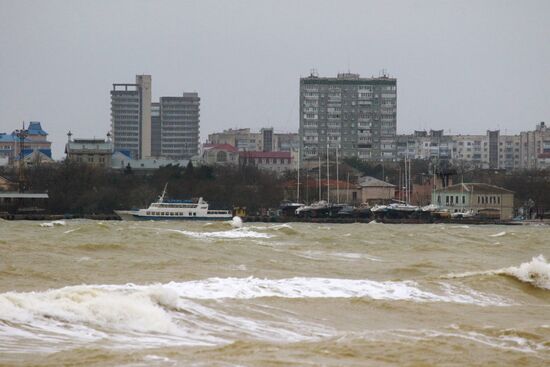 Шторм в Евпатории