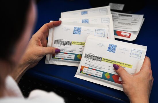 Выдача паспортов болельщика ЧЕ-2020 по футболу в отделении Почты России