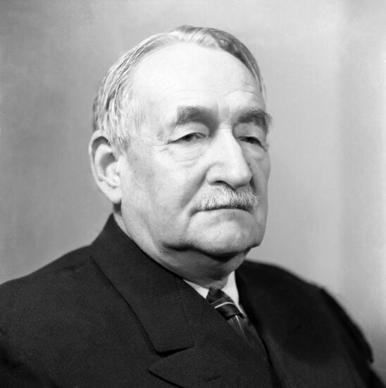 Академик АН СССР Д.Щербаков