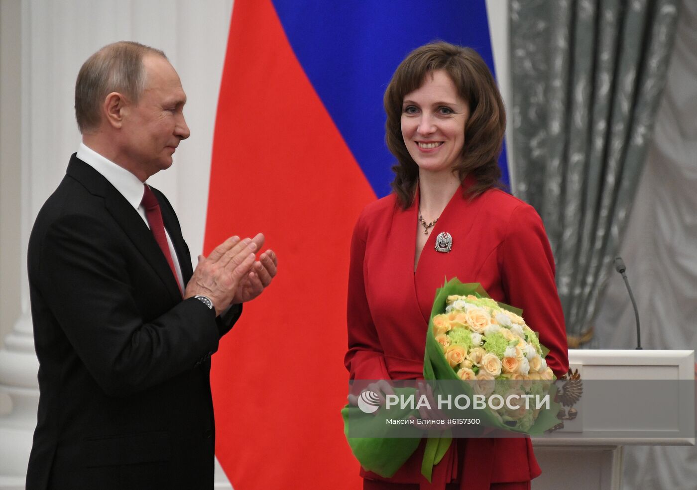 Президент РФ В. Путин вручил в Кремле президентские премии в области науки и инноваций