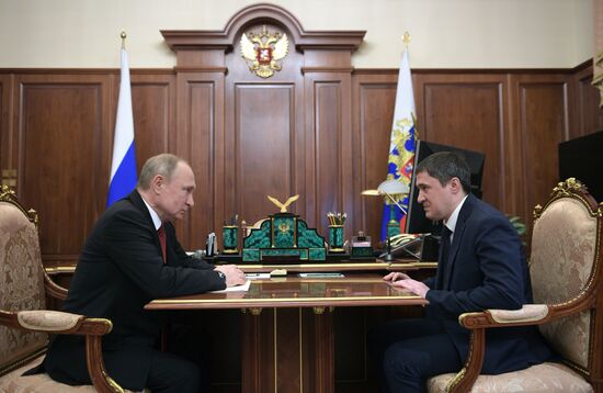 Президент РФ В. Путин встретился с врио губернатора Пермской области Д. Махониным