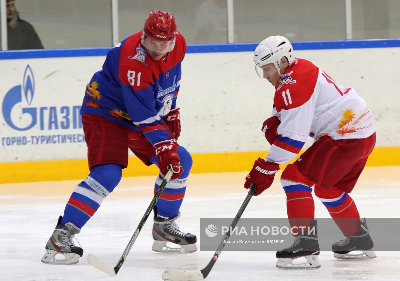Президент РФ В. Путин и президент Белоруссии А. Лукашенко приняли участие в товарищеском хоккейном матче