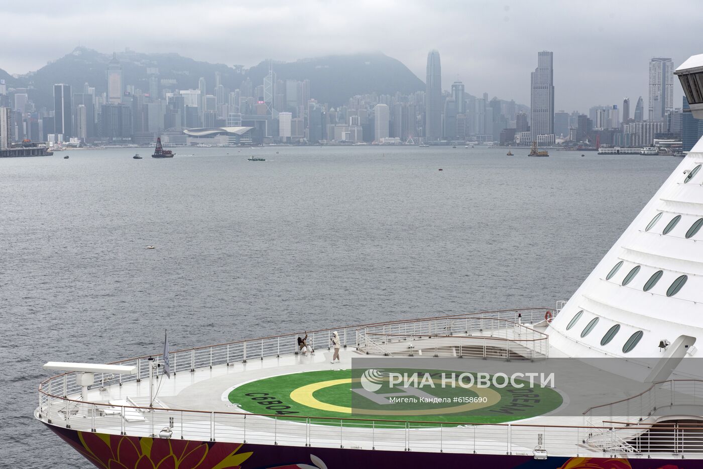 Круизный лайнер World Dream отправлен на карантин в Гонконге