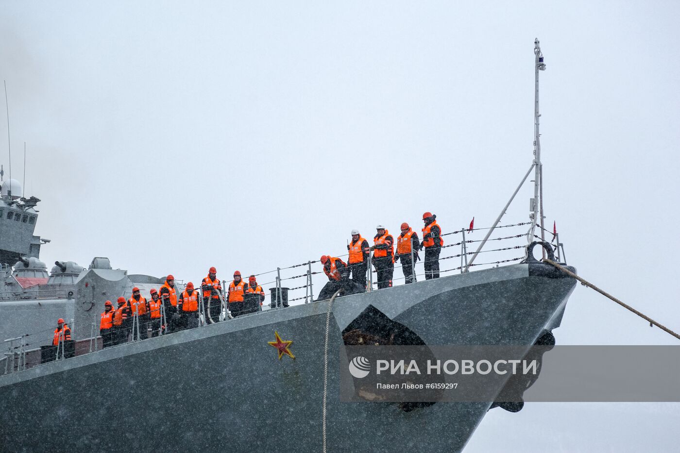 Встреча отряда боевых кораблей Северного флота во главе с ракетным крейсером "Маршал Устинов"