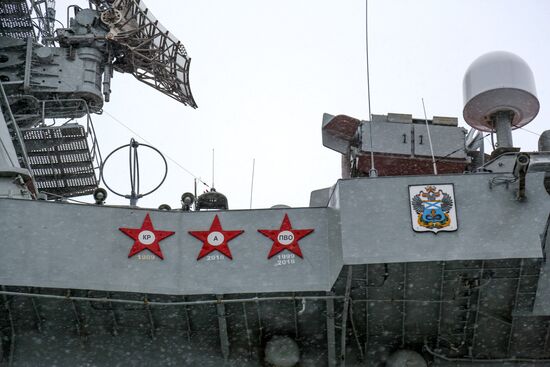Встреча отряда боевых кораблей Северного флота во главе с ракетным крейсером "Маршал Устинов"