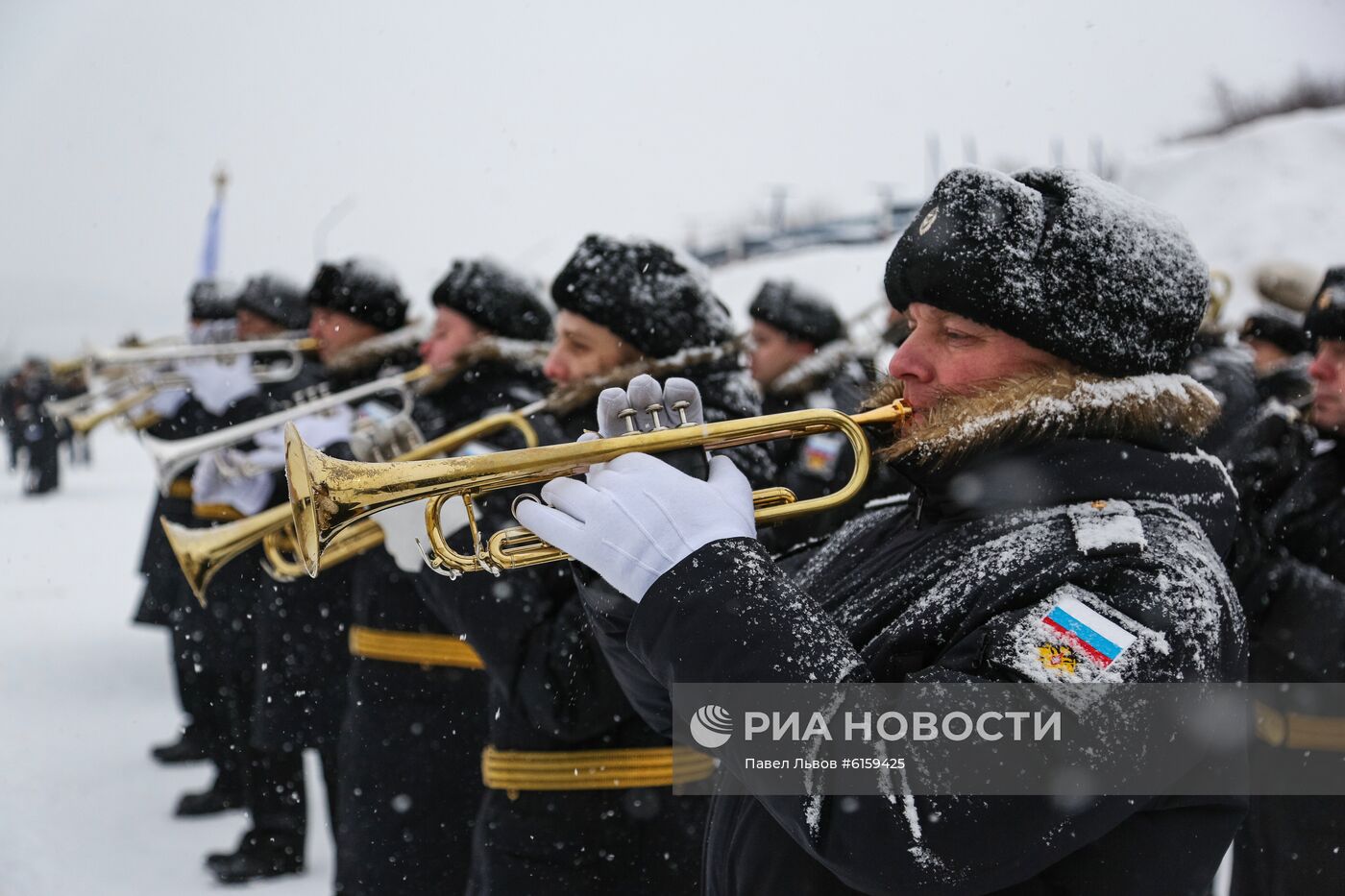 Встреча отряда боевых кораблей Северного флота во главе с ракетным крейсером "Маршал Устинов"