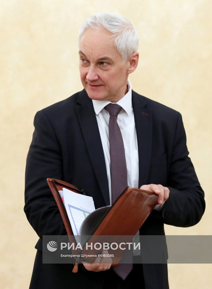 Премьер-министр РФ М. Мишустин провел совещание с вице-премьерами РФ