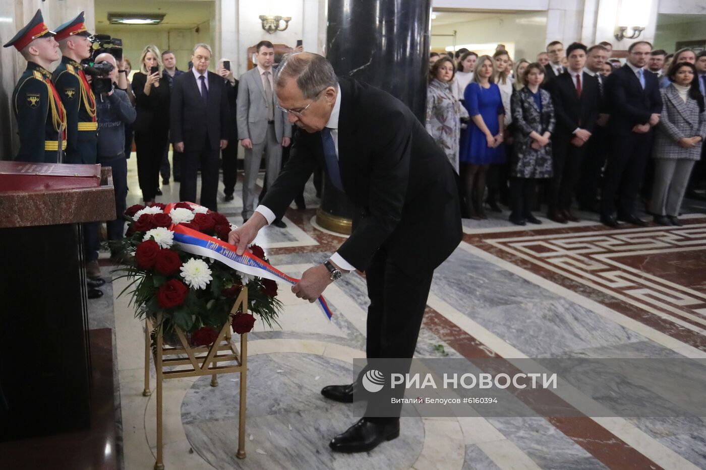 Глава МИД РФ С. Лавров возложил цветы к памятным доскам