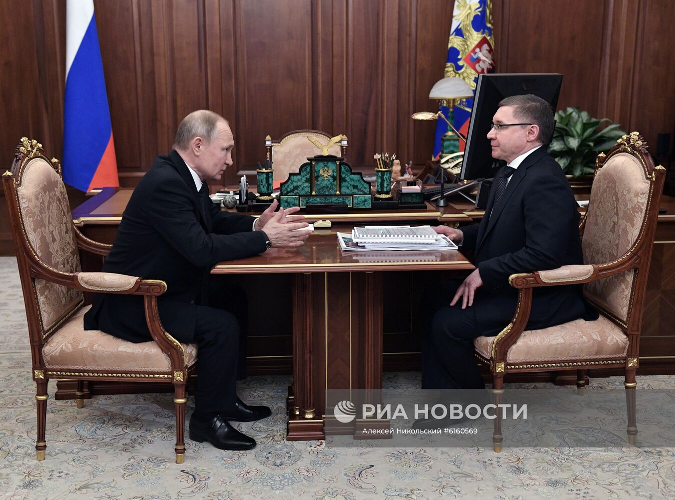 Президент РФ В. Путин встретился с министром строительства и ЖКХ РФ В. Якушевым