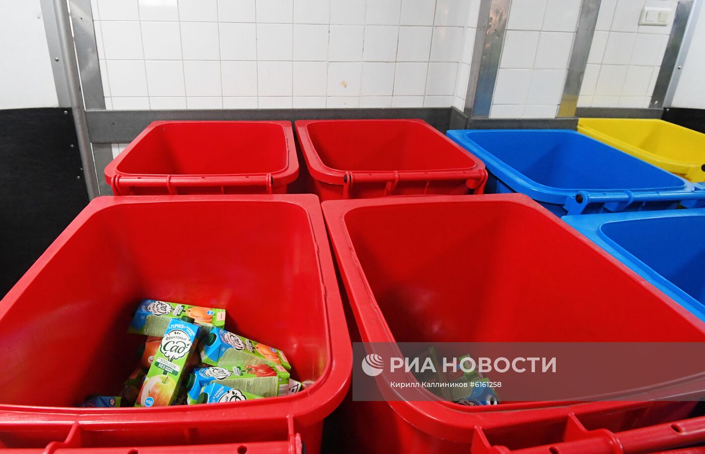 Сортировка мусора в аэропорту Домодедово