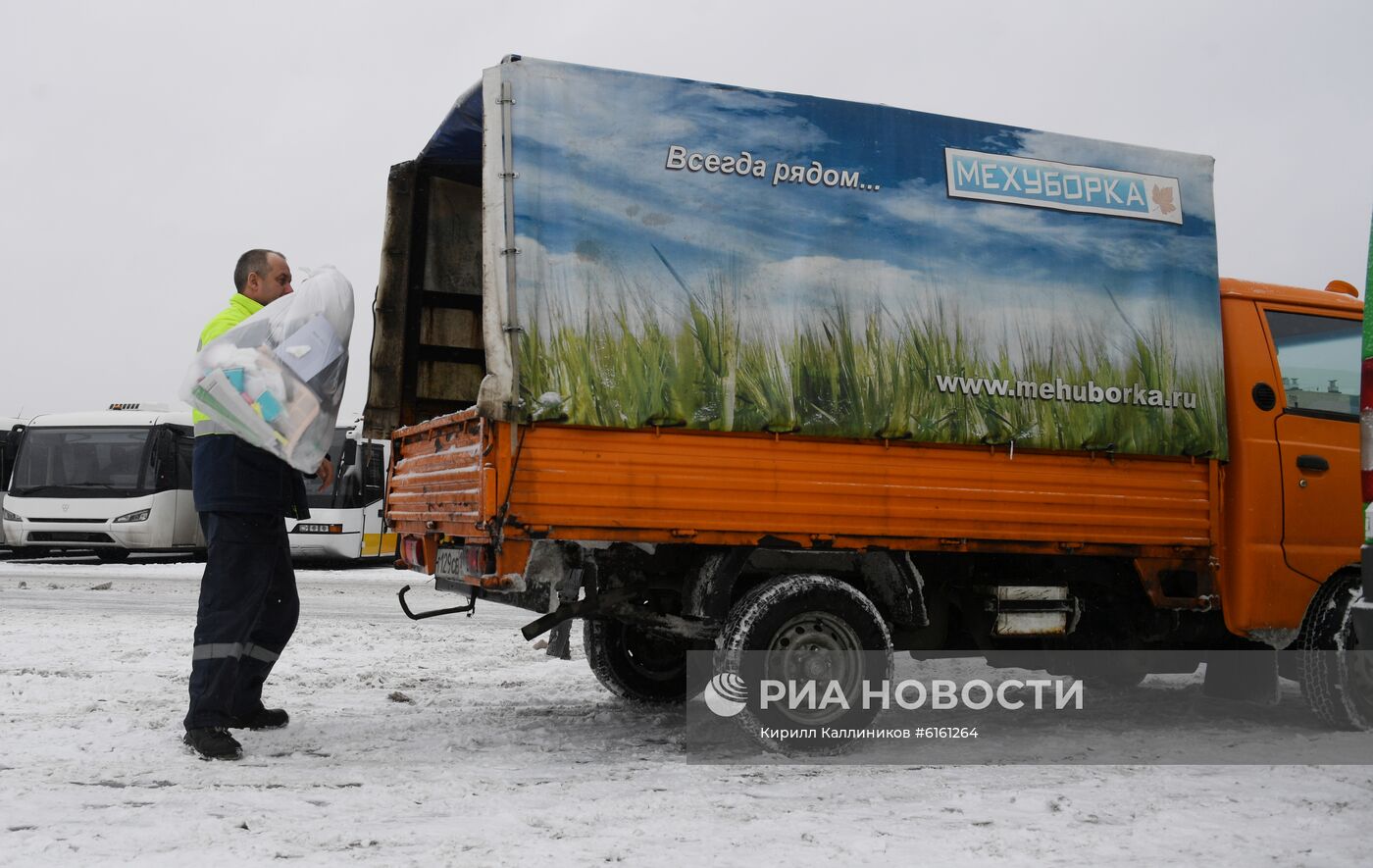 Сортировка мусора в аэропорту Домодедово