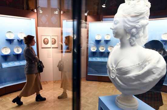 Выставка "Свобода. Равенство. Братство. Французский революционный фаянс конца XVIII века"