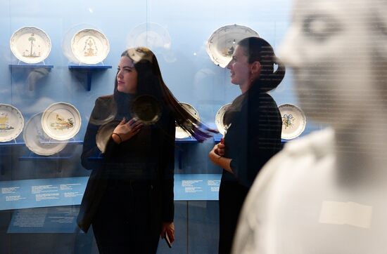 Выставка "Свобода. Равенство. Братство. Французский революционный фаянс конца XVIII века"