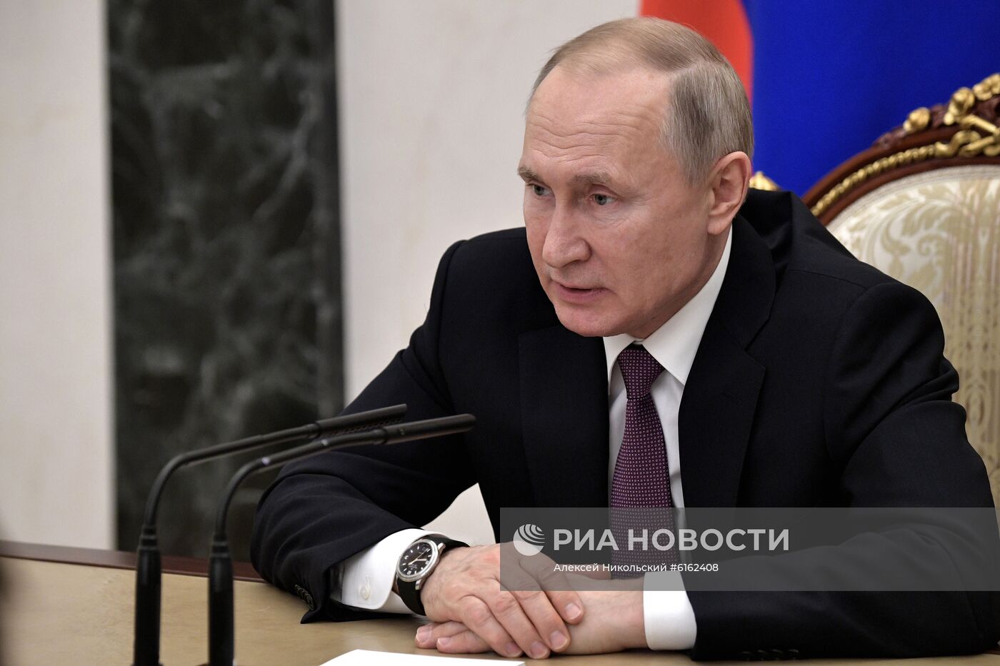 Президент РФ В. Путин провел совещание по экономическим вопросам