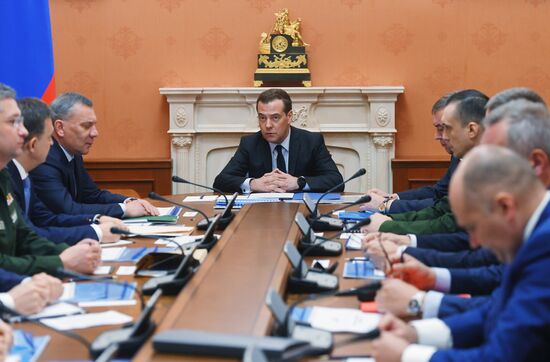 Заместитель председателя Совета безопасности РФ Д. Медведев провел совещание с членами правительства и главой Роскосмоса Д. Рогозиным