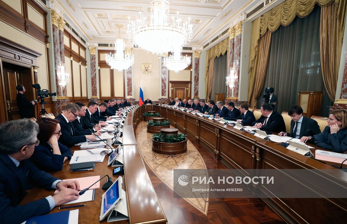 Премьер-министр РФ М. Мишустин провел заседание правительства РФ