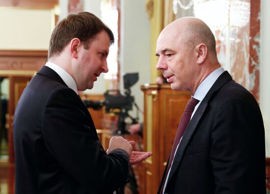 Премьер-министр РФ М. Мишустин провел заседание правительства РФ