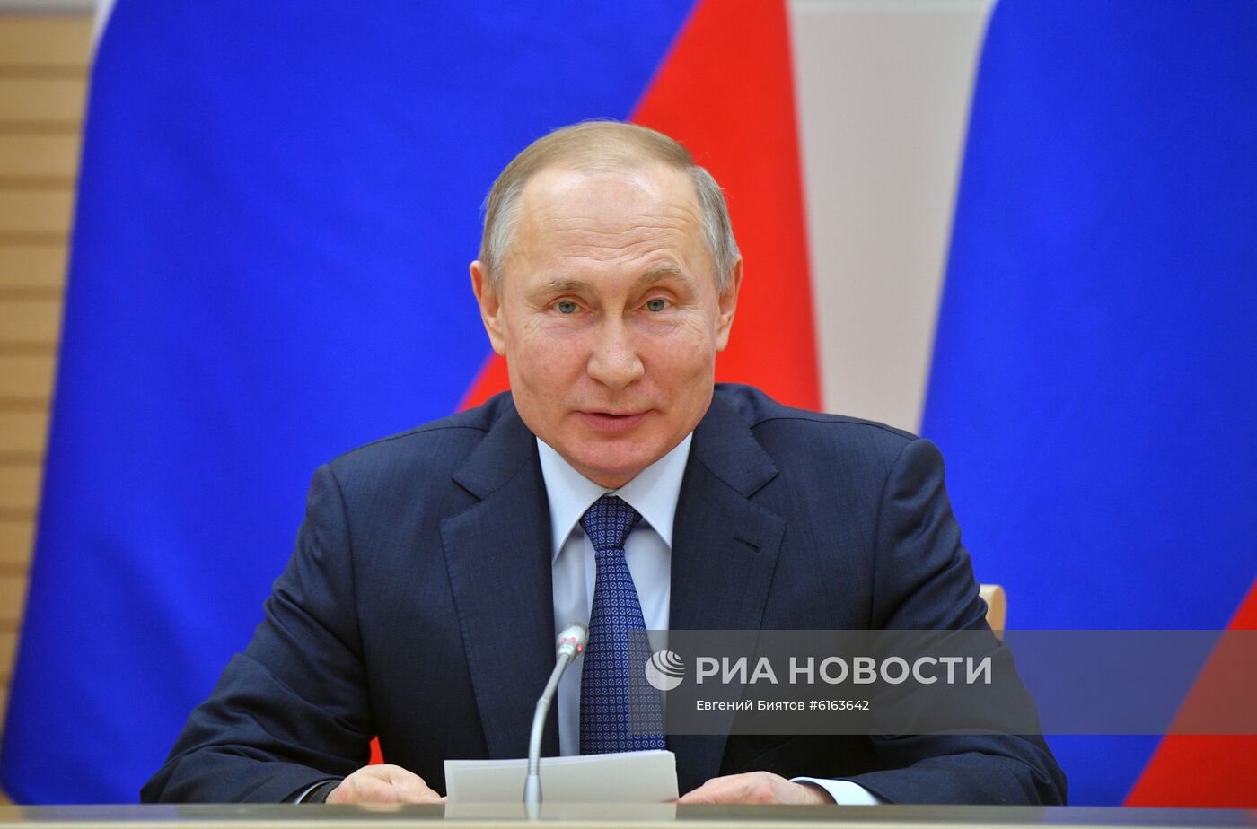 Президент РФ В. Путин встретился с рабочей группой по подготовке поправок в Конституцию