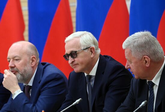 Президент РФ В. Путин встретился с рабочей группой по подготовке поправок в Конституцию