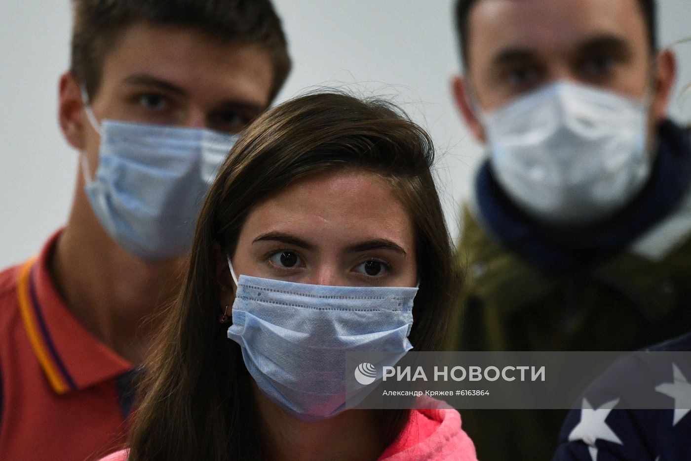 Таможенный досмотр пассажиров в Толмачево