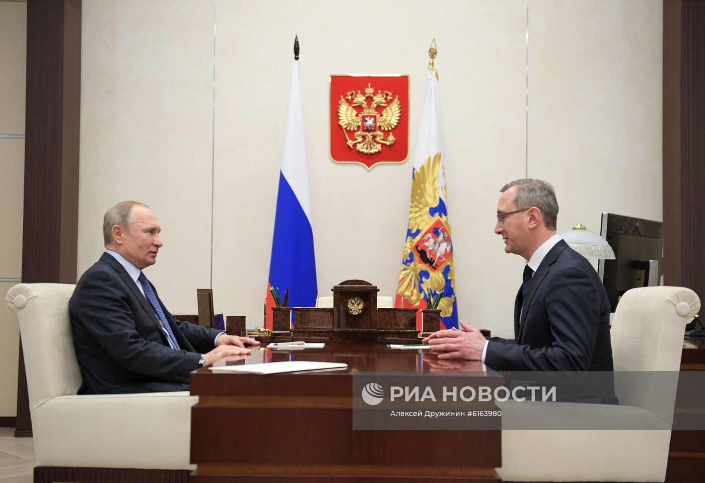 Президент РФ В. Путин встретился с врио губернатора Калужской области В. Шапшой