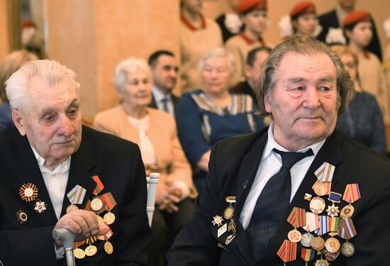 Вручение ветеранам юбилейной медали "75 лет Победы в Великой Отечественной войне"