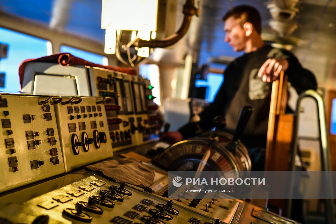 Антарктическая экспедиция на исследовательском судне  "Адмирал Владимирский"