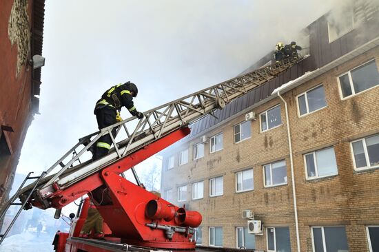 Пожар в цехе по производству пластиковой посуды в Челябинске