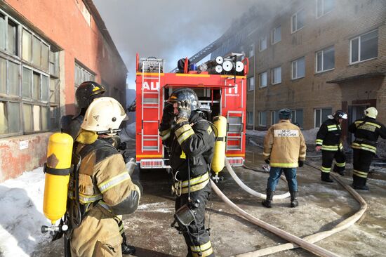 Пожар в цехе по производству пластиковой посуды в Челябинске