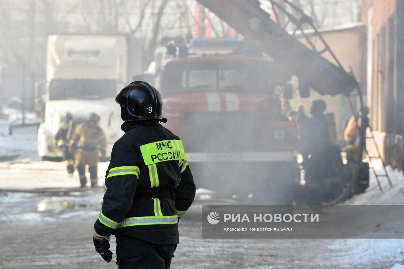Пожар в цехе по производству пластиковой посуды в Челябинске