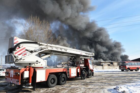 Пожар в цехе по производству пластиковой посуды в Челябинске