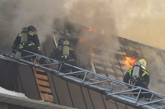 Пожар в цехе по производству пластиковой посуды в Челябинске