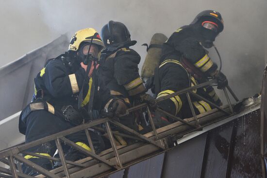 Пожар в цехе по производству пластиковой посуды в Челябинске