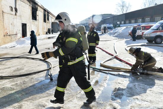 Пожар в цехе по производству пластиковой посуды в Челябинске