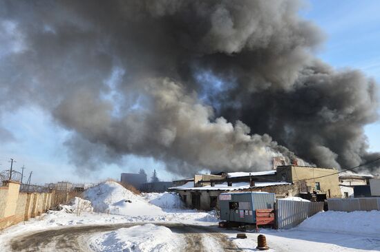 Пожар в цехе по производству пластиковой посуды в Челябинске