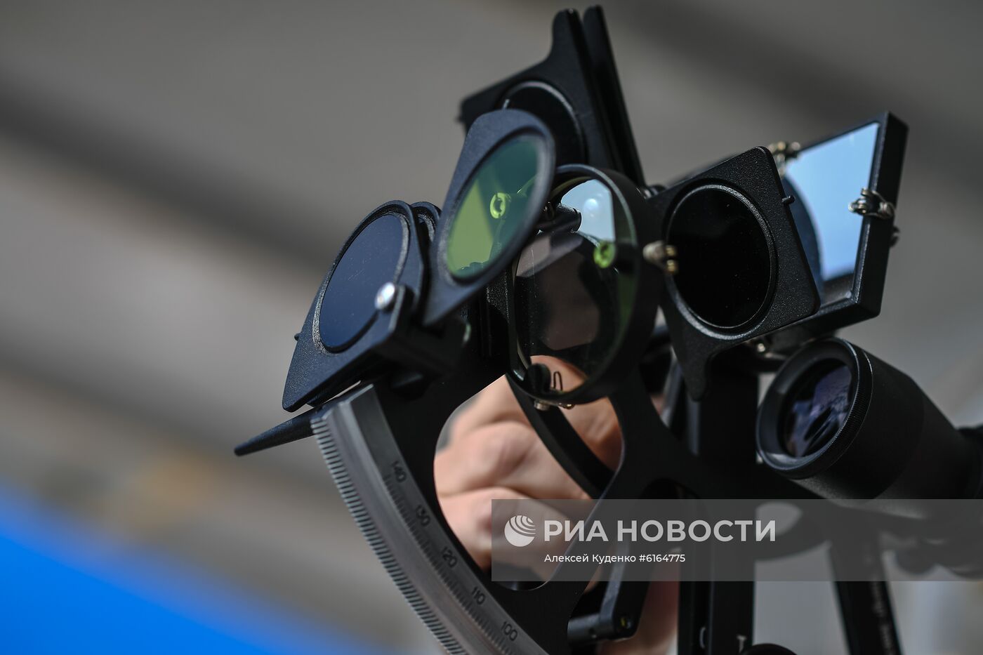 Антарктическая экспедиция на исследовательском судне  "Адмирал Владимирский"