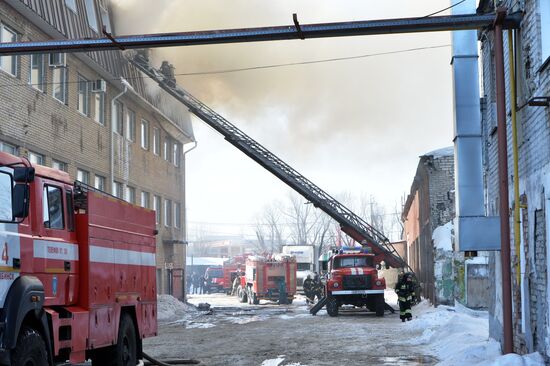 Пожар в цехе по производству пластиковой посуды в Челябинске