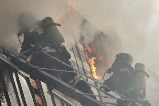 Пожар в цехе по производству пластиковой посуды в Челябинске
