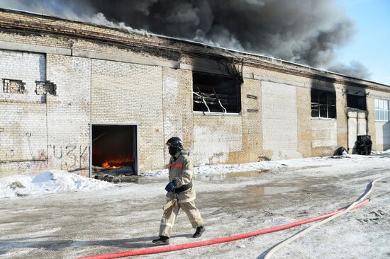 Пожар в цехе по производству пластиковой посуды в Челябинске