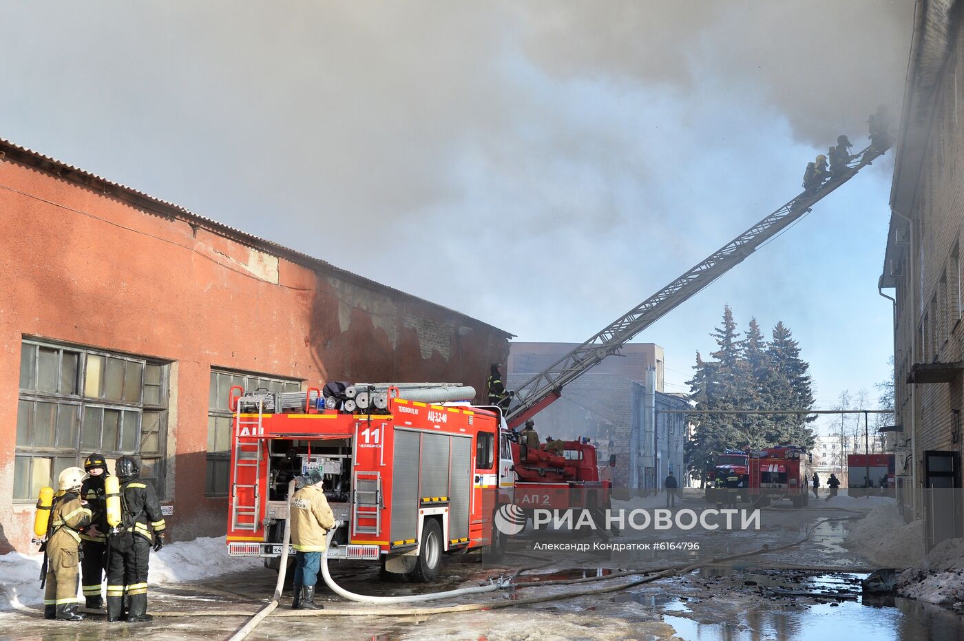 Пожар в цехе по производству пластиковой посуды в Челябинске