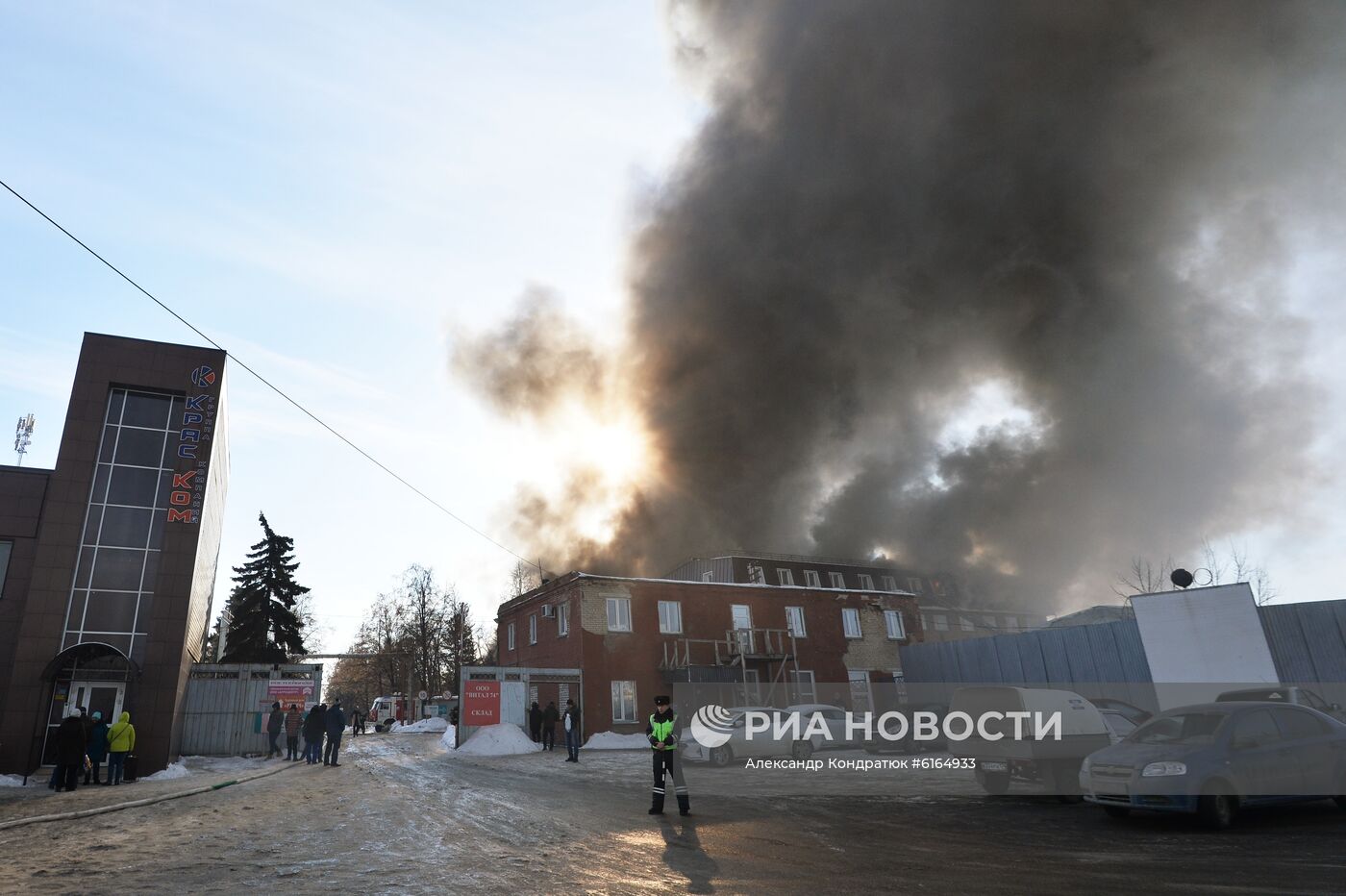 Пожар в цехе по производству пластиковой посуды в Челябинске