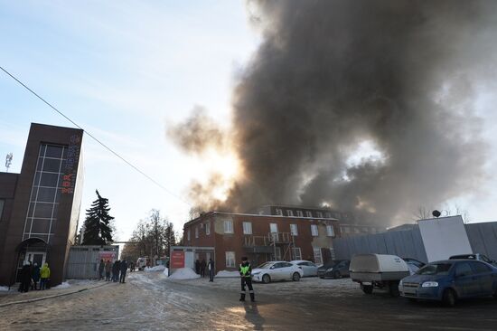 Пожар в цехе по производству пластиковой посуды в Челябинске